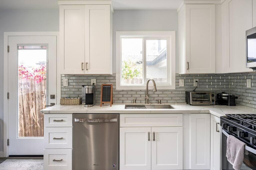 Adorable 2br-2ba House With Ev & Free Parking And Family Friendly In Angeles *