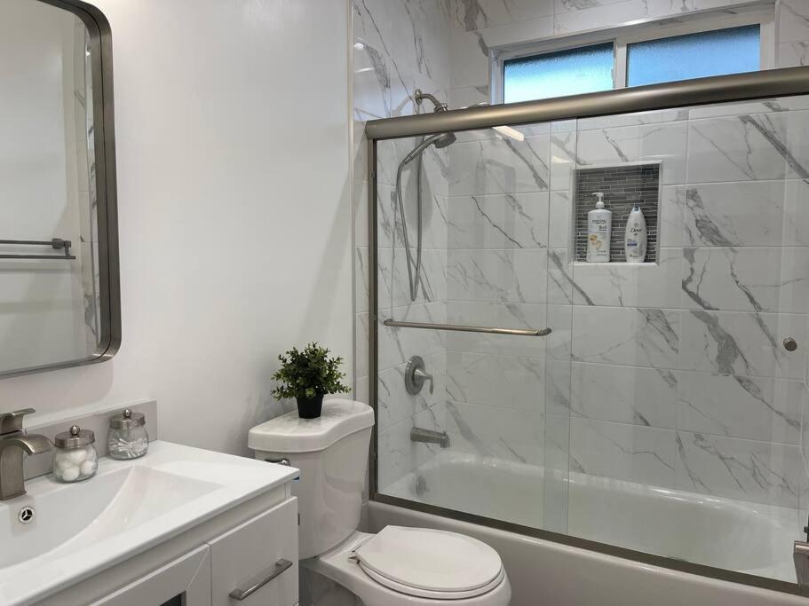 Adorable 2br-2ba House With Ev & Free Parking And Family Friendly In Angeles Los Angeles