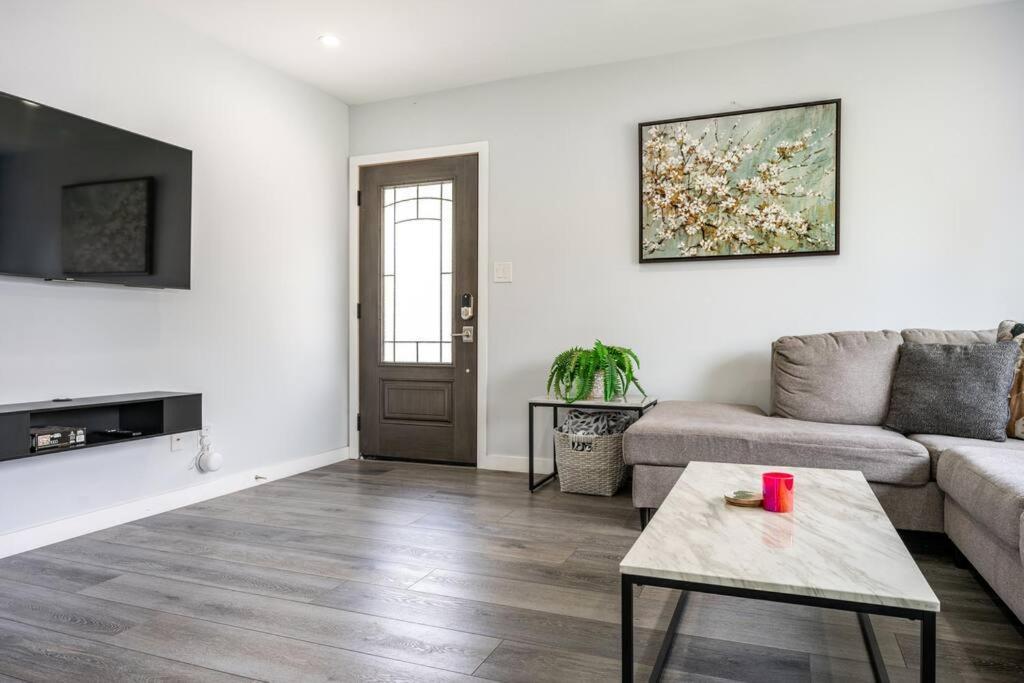 Adorable 2br-2ba House With Ev & Free Parking And Family Friendly In Angeles Los Angeles