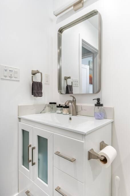 Holiday home Adorable 2br-2ba House With Ev & Free Parking And Family Friendly In Angeles