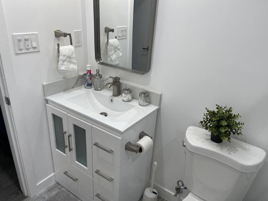 Adorable 2br-2ba House With Ev & Free Parking And Family Friendly In Angeles Holiday home Los Angeles