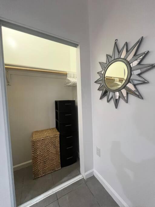 Great Private In Noho Apartment Los Angeles