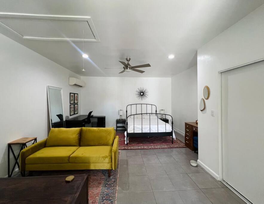 Great Private In Noho Apartment Los Angeles