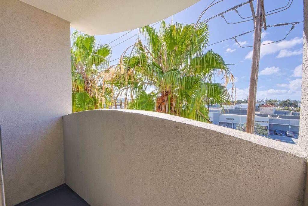 Outstanding 2bdr Near Venice - Gym-pool-free Parking Los Angeles