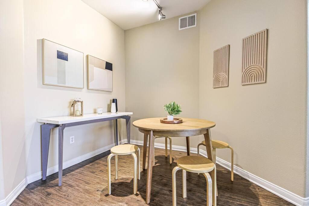 Outstanding 2bdr Near Venice - Gym-pool-free Parking * Los Angeles