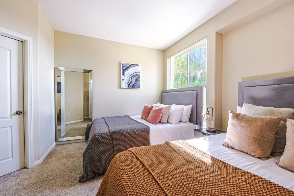 Outstanding 2bdr Near Venice - Gym-pool-free Parking Apartment Los Angeles