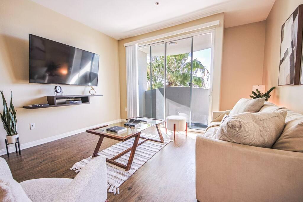 Outstanding 2bdr Near Venice - Gym-pool-free Parking * Los Angeles