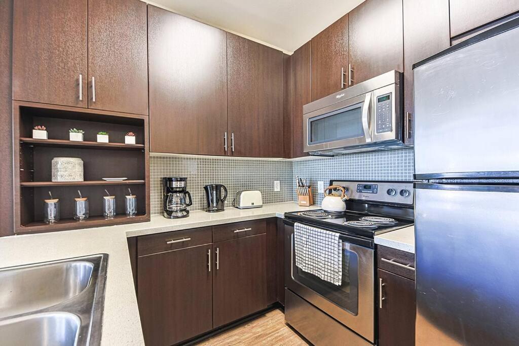 Outstanding 2bdr Near Venice - Gym-pool-free Parking Apartment *