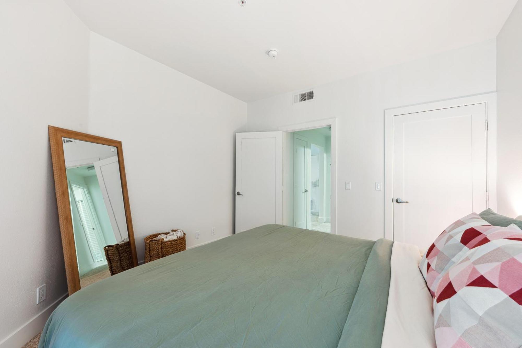 Serene 1bd Getaway In Mdr! Pool And Free Parking Apartment