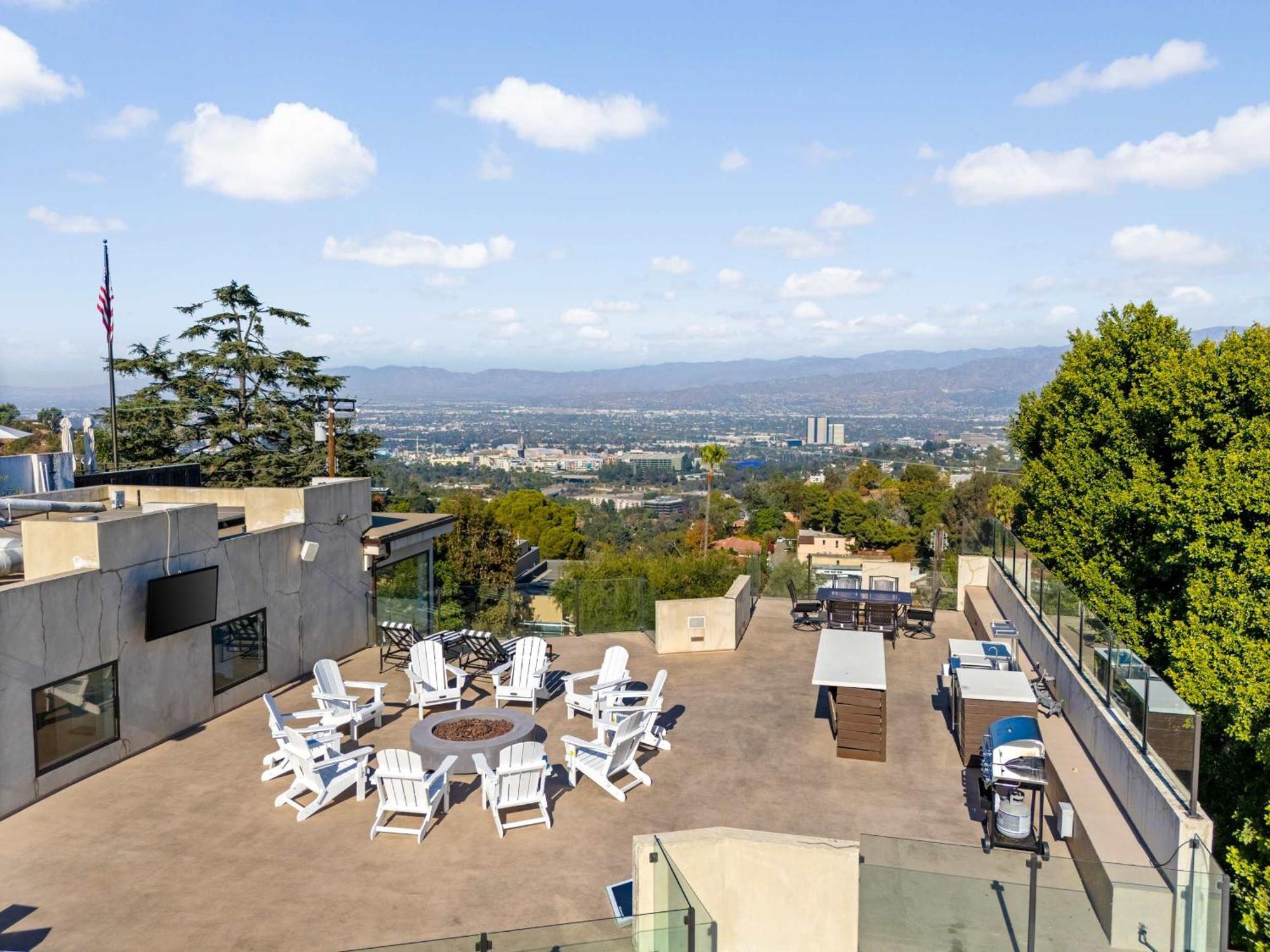 New Listing The Skyline By Colby & Conrad Villa