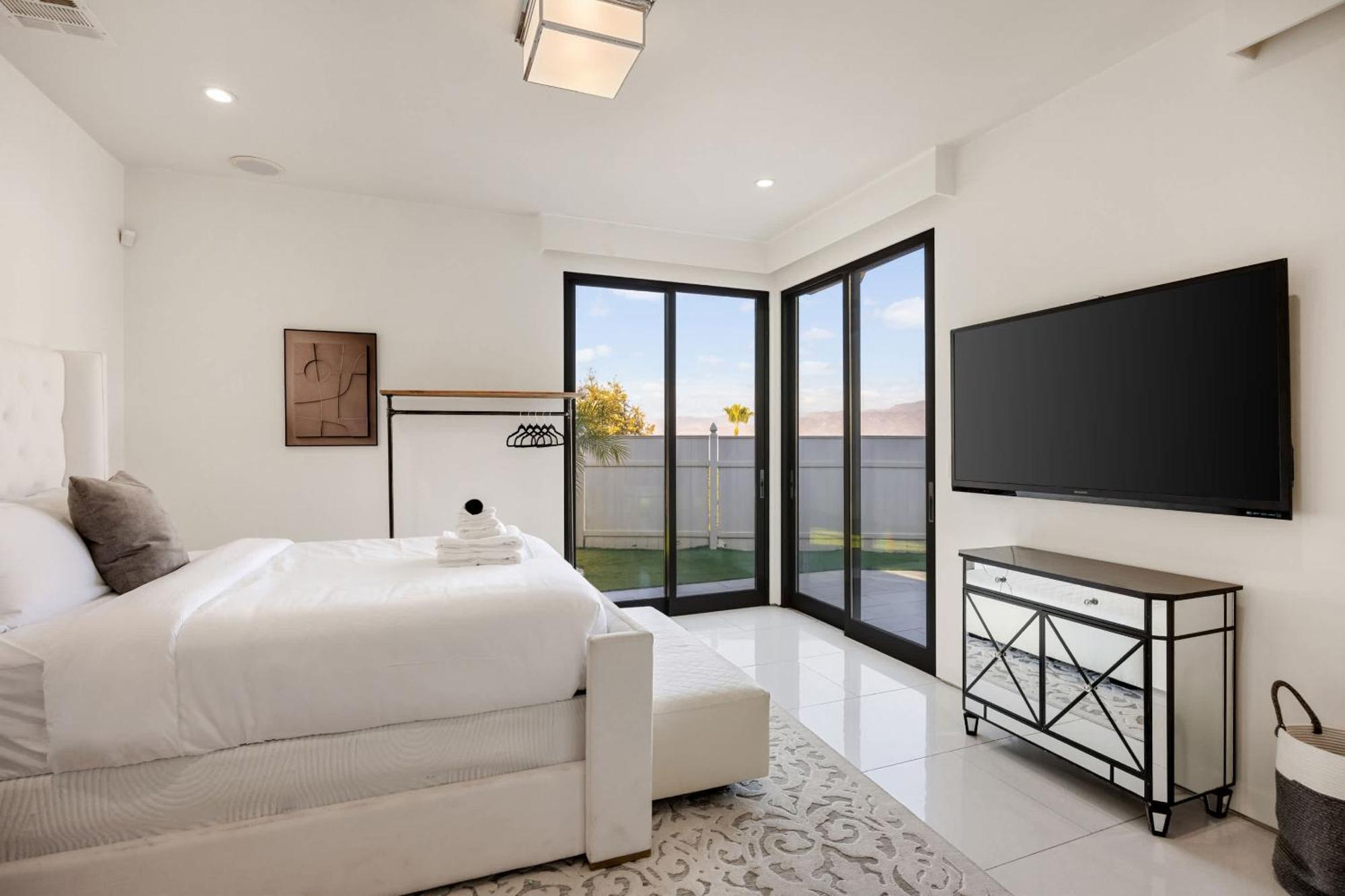 New Listing The Skyline By Colby & Conrad Villa *