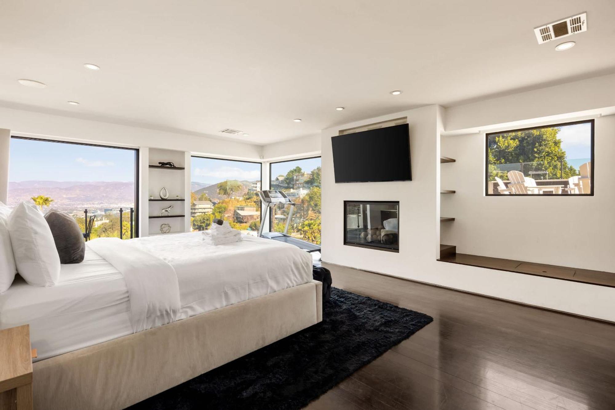 New Listing The Skyline By Colby & Conrad * Los Angeles