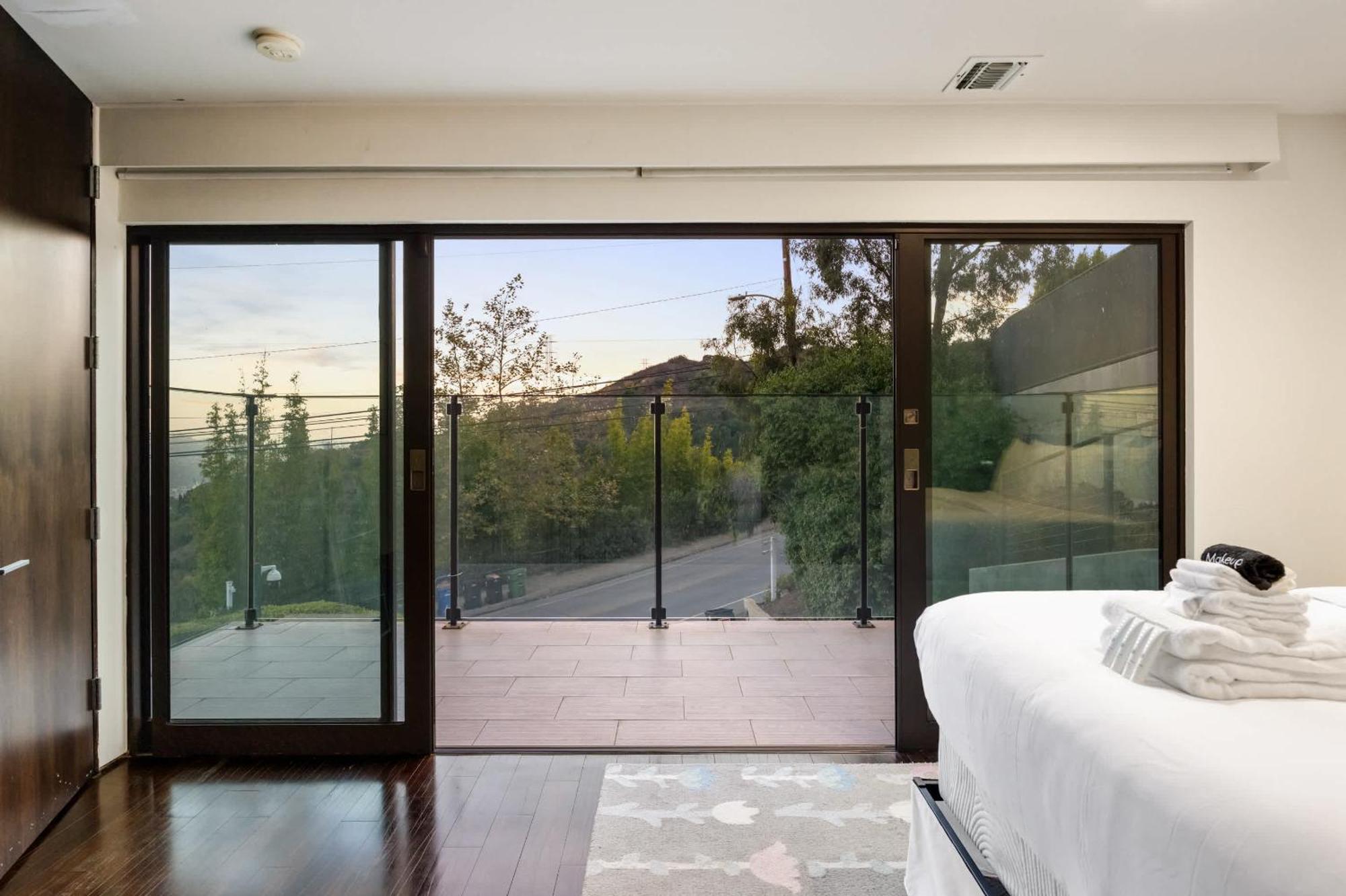 Villa New Listing The Skyline By Colby & Conrad *