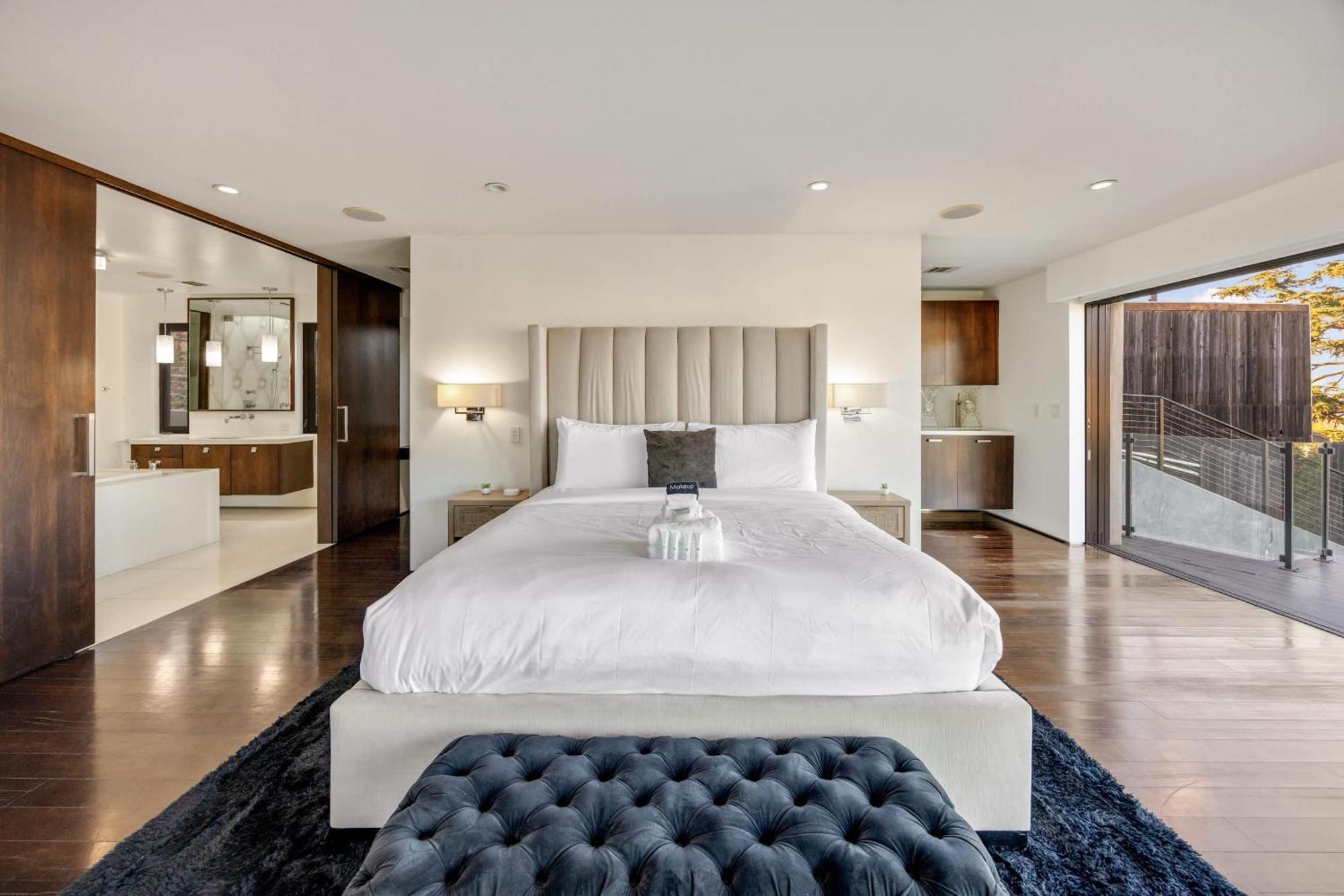 Villa New Listing The Skyline By Colby & Conrad