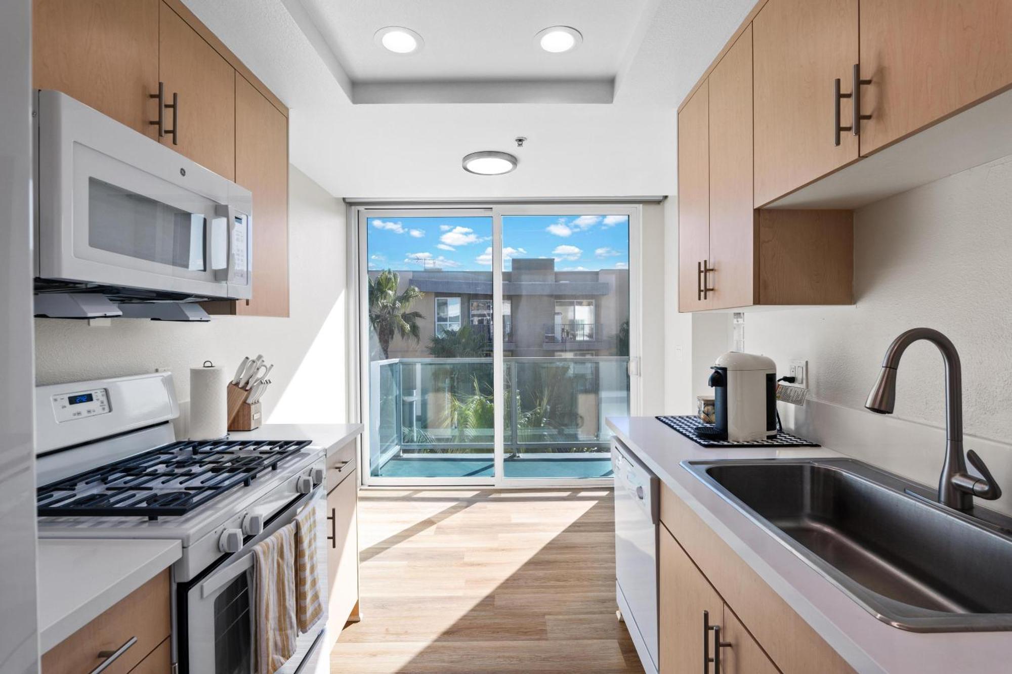 Coastal Bliss - Luxe 2br Retreat In Mdr - Venice - Sm Apartment *