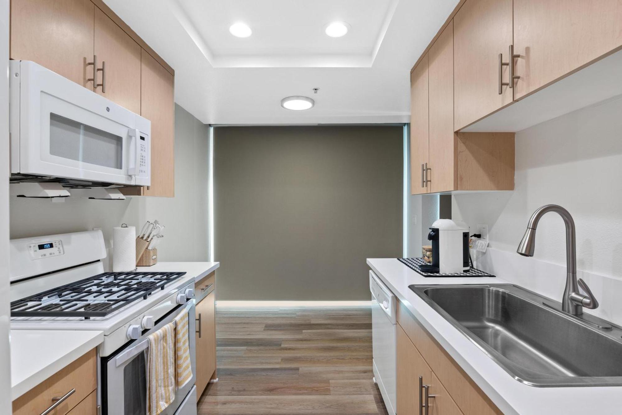 Coastal Bliss - Luxe 2br Retreat In Mdr - Venice - Sm Apartment *