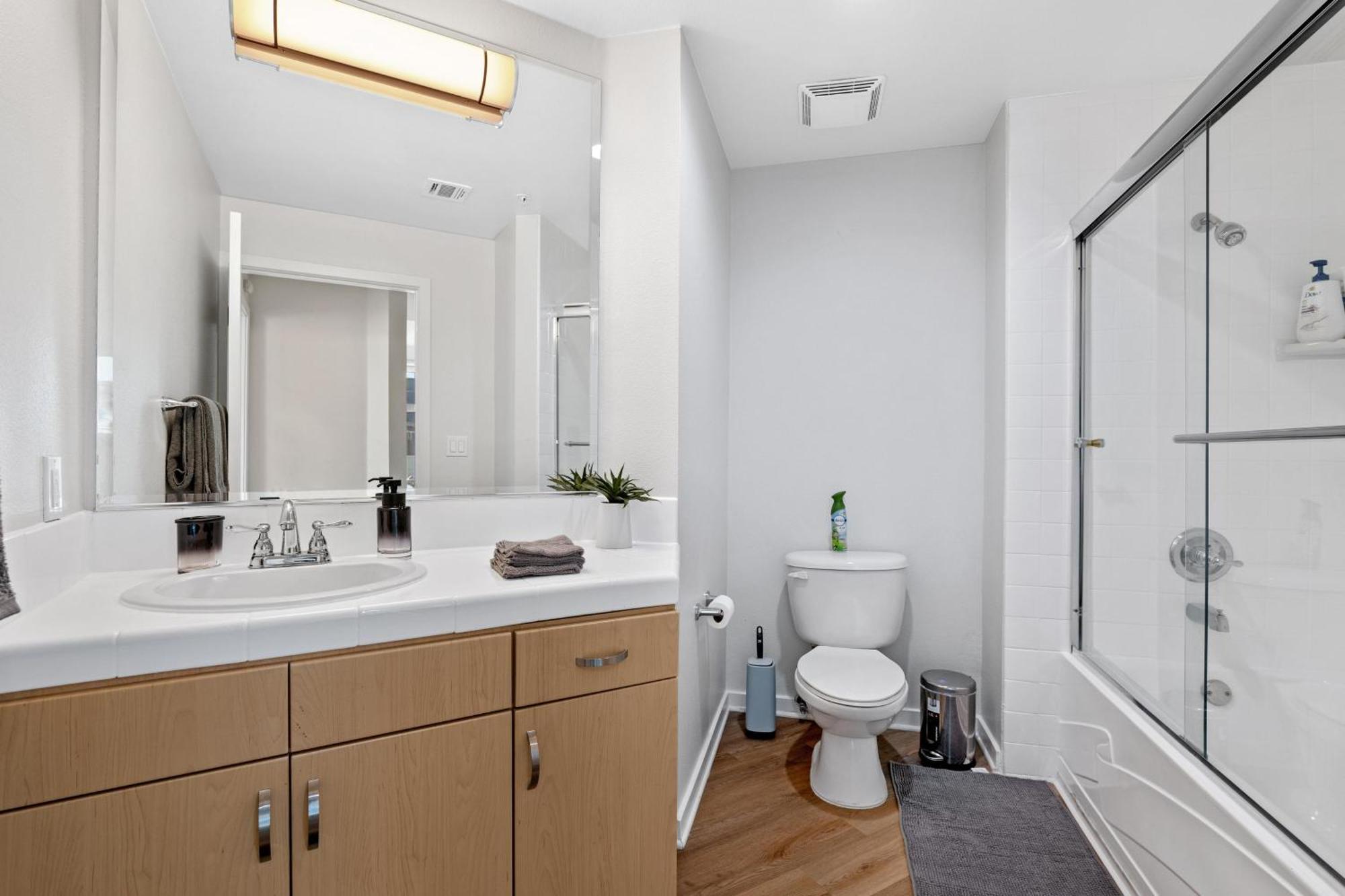 Coastal Bliss - Luxe 2br Retreat In Mdr - Venice - Sm Apartment *