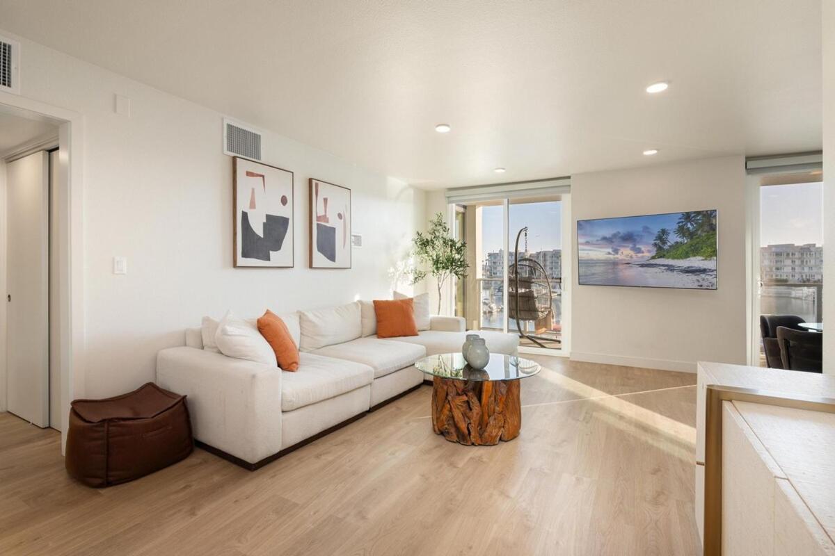 Jade Breeze - Elegant 2br Near Water Outstanding Amenities Apartment Los Angeles