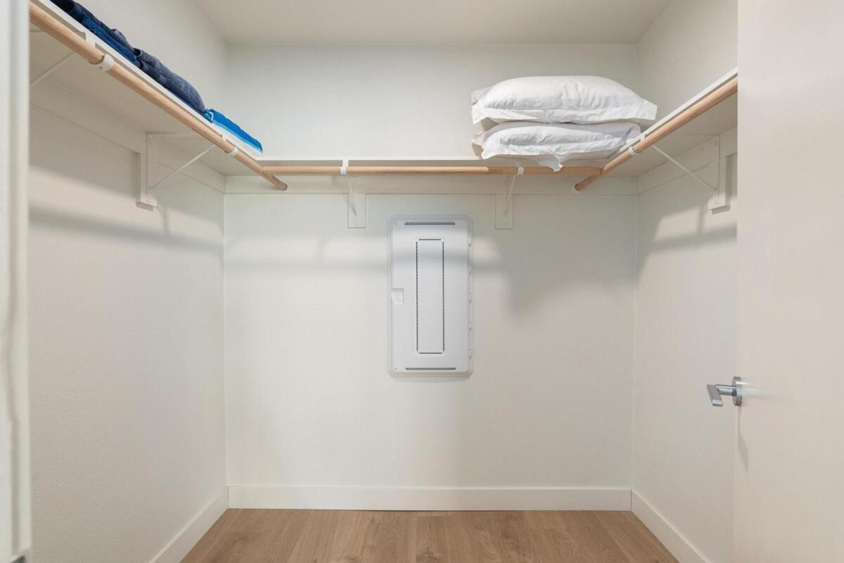 Jade Breeze - Elegant 2br Near Water Outstanding Amenities *