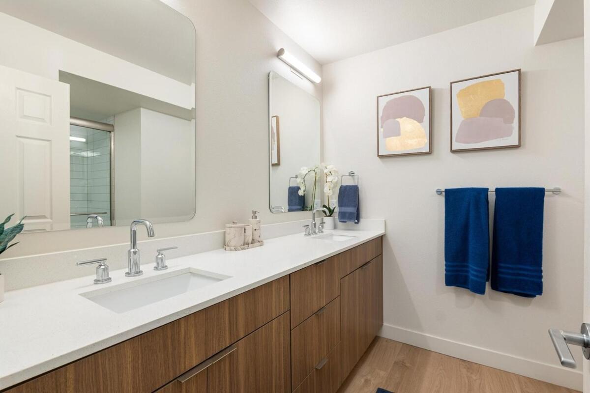 Jade Breeze - Elegant 2br Near Water Outstanding Amenities Apartment Los Angeles