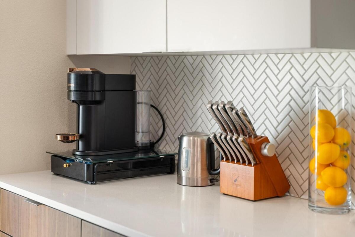 Jade Breeze - Elegant 2br Near Water Outstanding Amenities