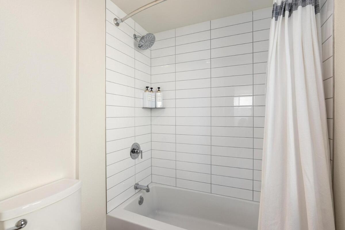 Jade Breeze - Elegant 2br Near Water Outstanding Amenities Los Angeles