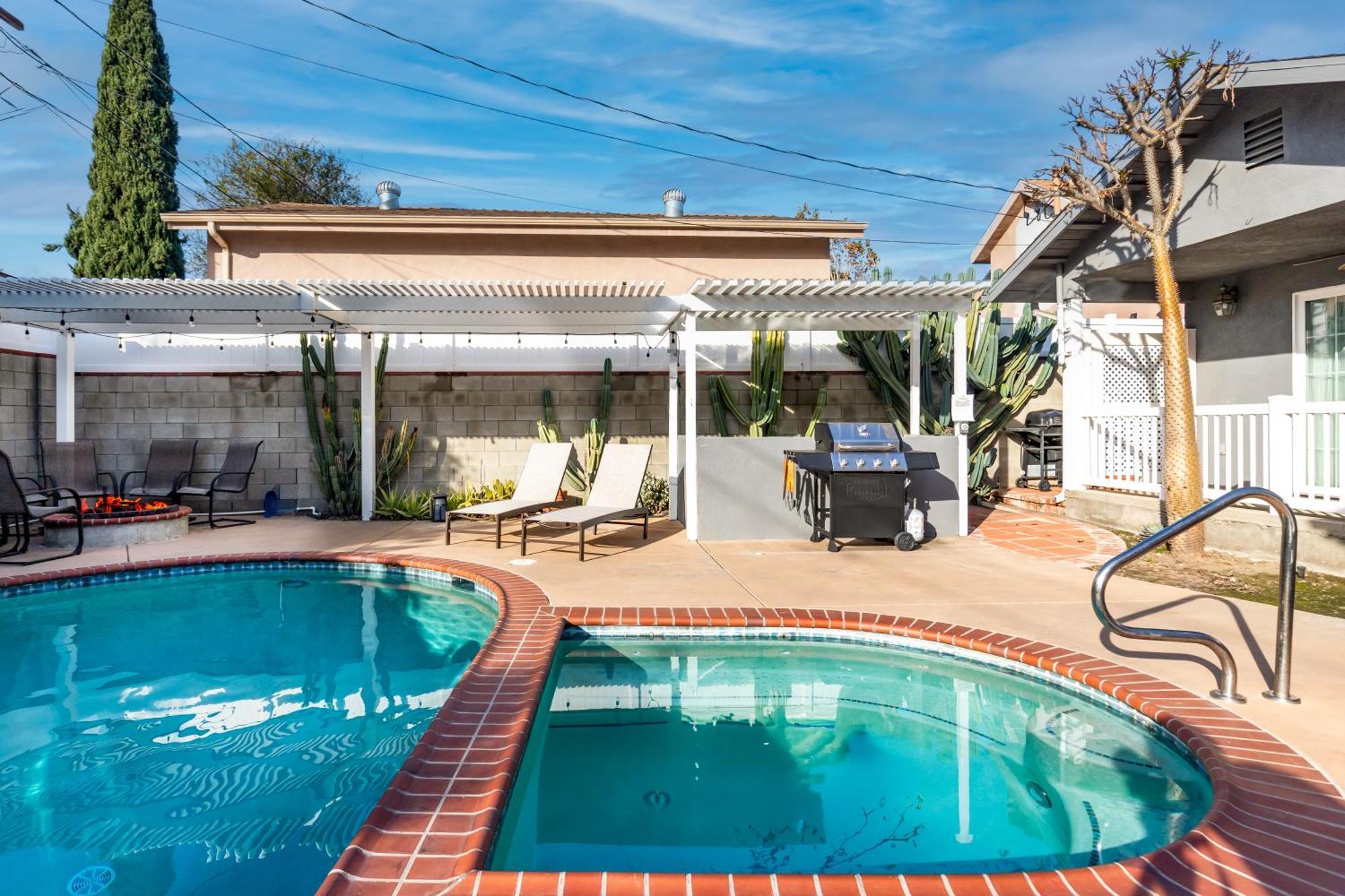 Casa de férias Modern Oasis With Pool & Jacuzzi Near Universal