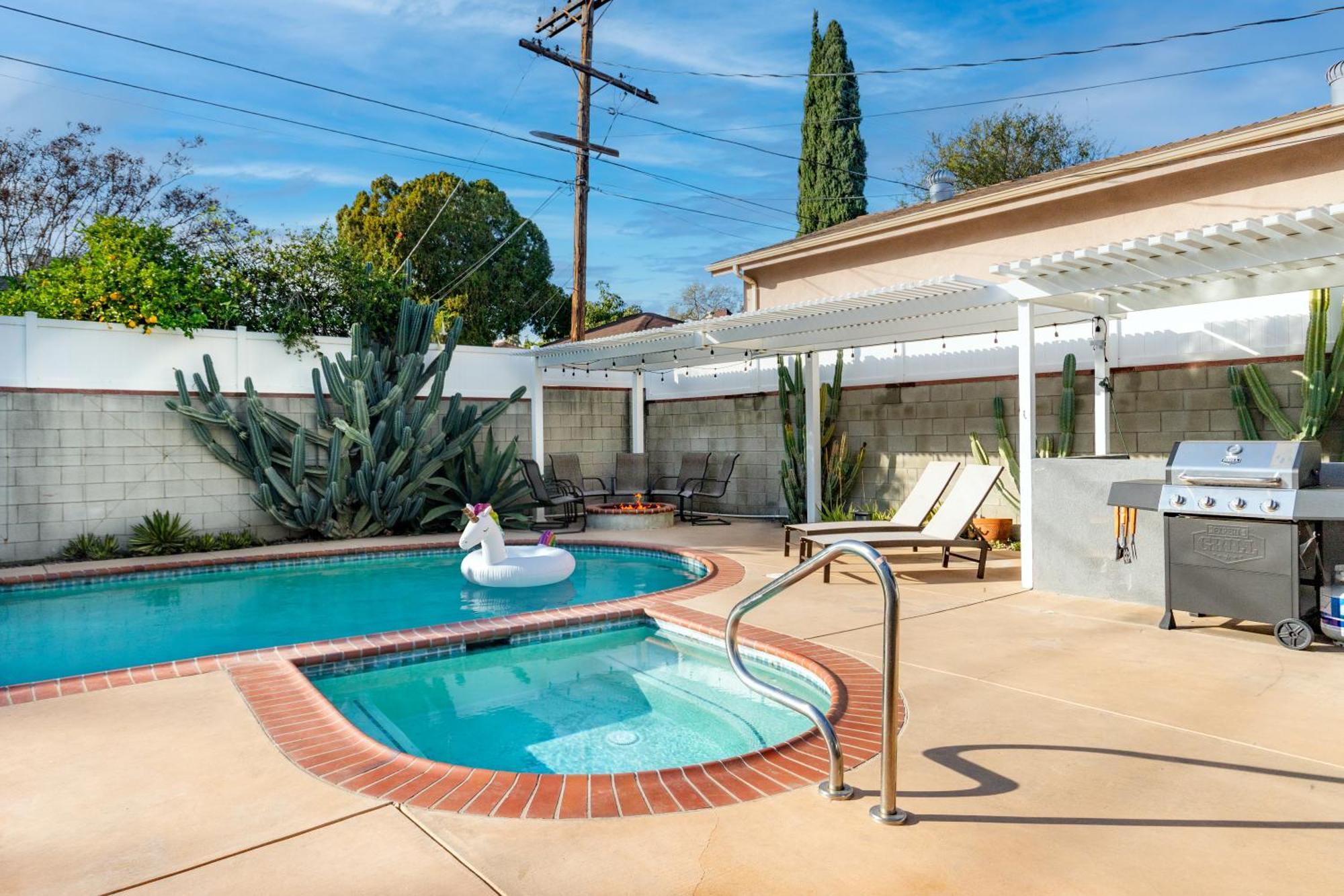 Modern Oasis With Pool & Jacuzzi Near Universal Los Angeles