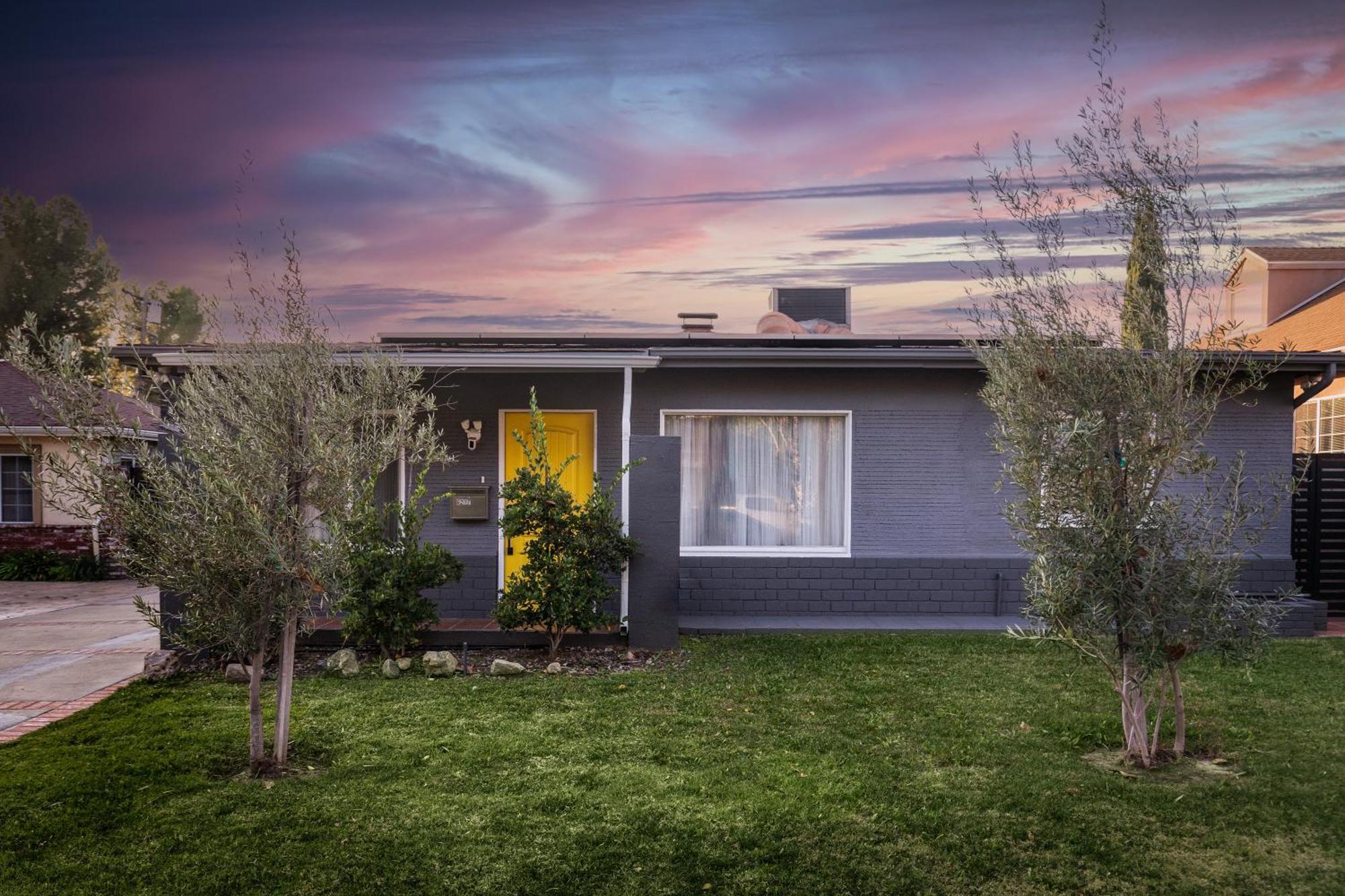 Modern Oasis With Pool & Jacuzzi Near Universal