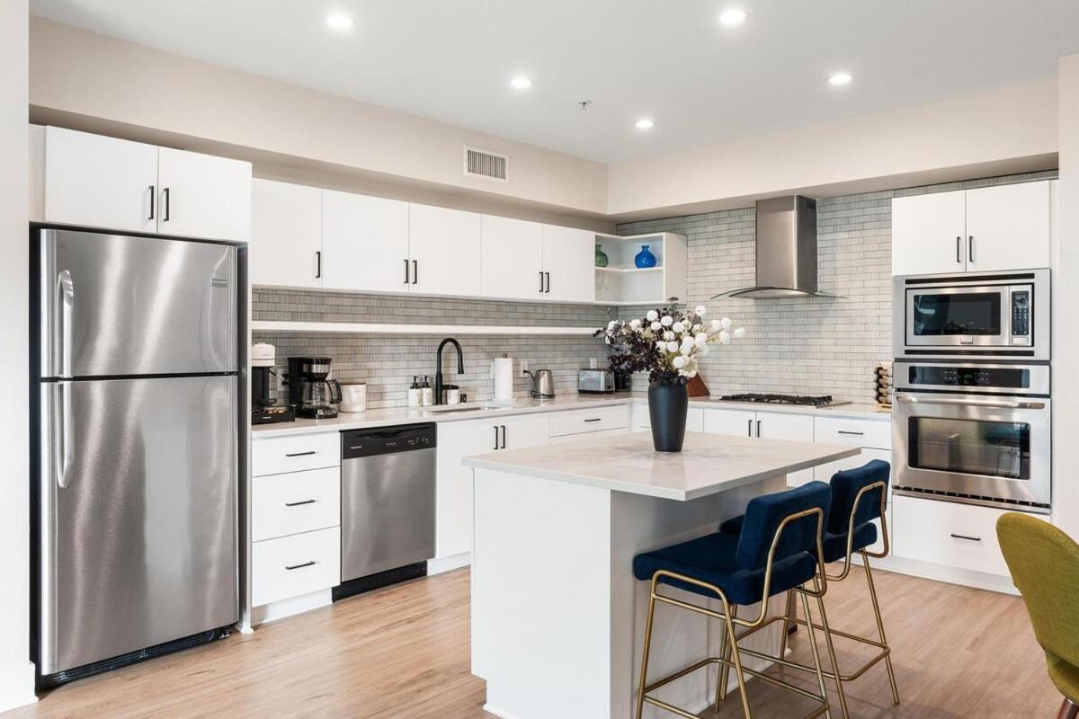 Spinel - Charming 2br Retreat Zen Garden Views Apartment Los Angeles