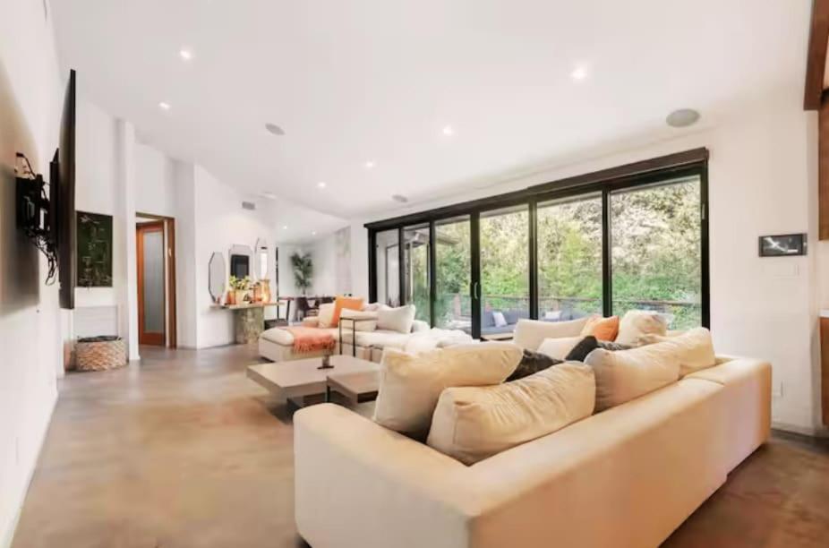 Cozy Oasis In Oakley With Basketball Court Pool Holiday home *