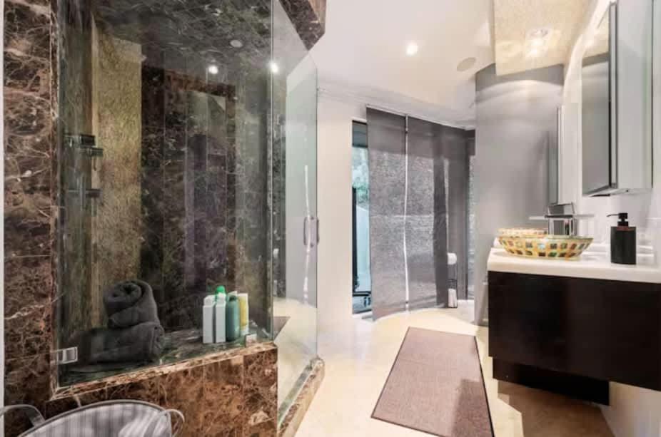 Cozy Oasis In Oakley With Basketball Court Pool Holiday home