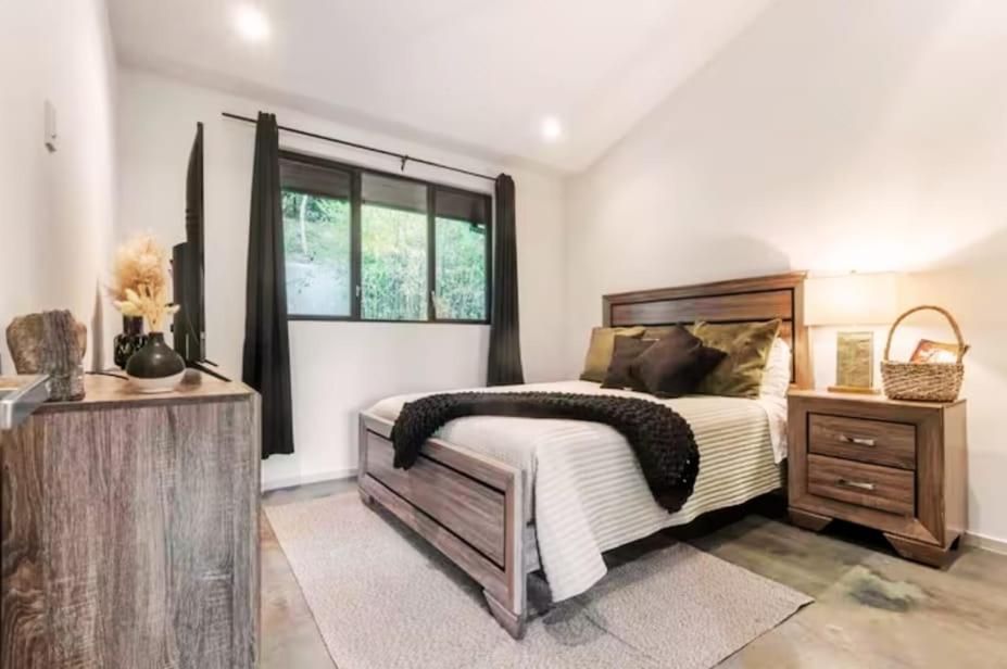 Holiday home Cozy Oasis In Oakley With Basketball Court Pool
