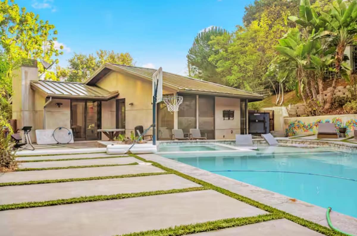 Holiday home Cozy Oasis In Oakley With Basketball Court Pool Los Angeles