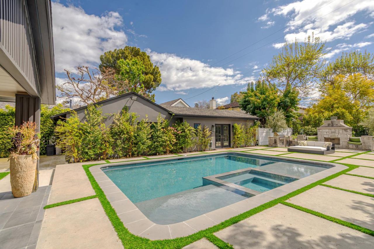 Modern Luxury House Pool Enormous Yard Holiday home