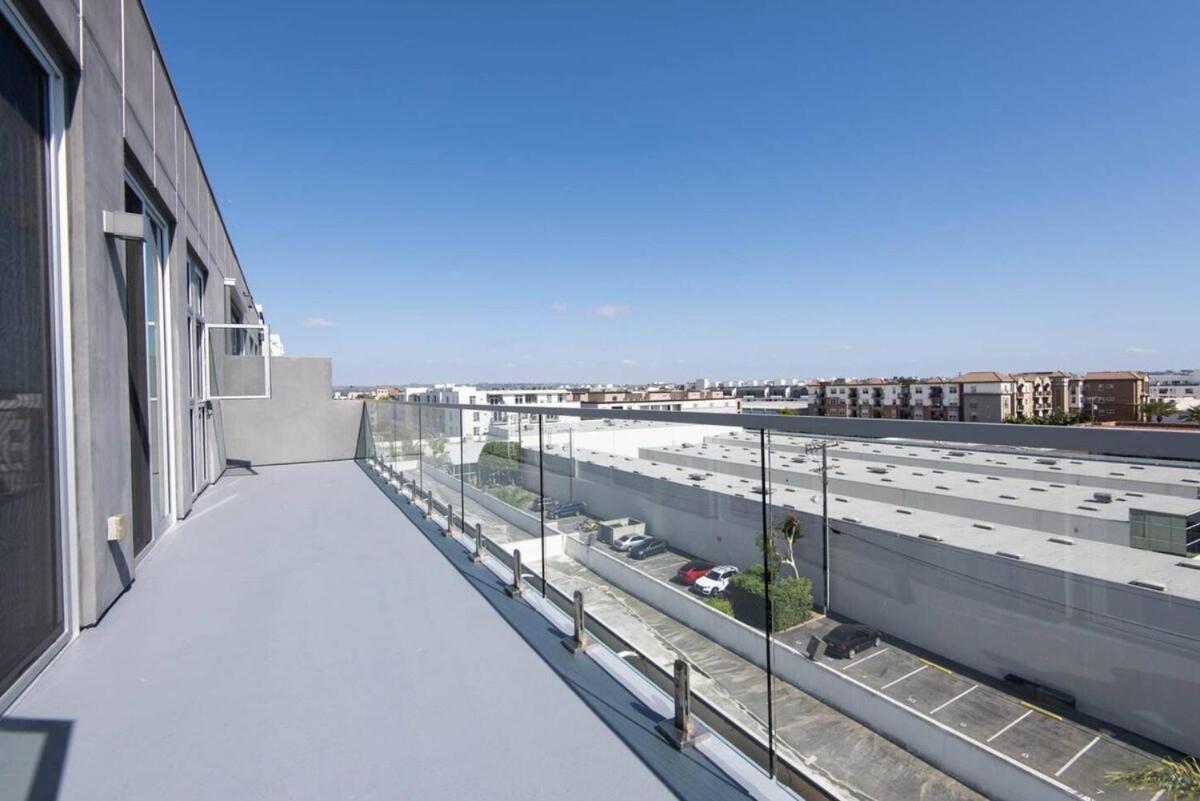Luxury 2 Bedroom Penthouse With Stunning Views Venice & Marina Del Rey *