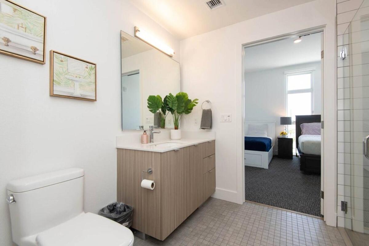 Luxury 2 Bedroom Penthouse With Stunning Views Venice & Marina Del Rey Los Angeles