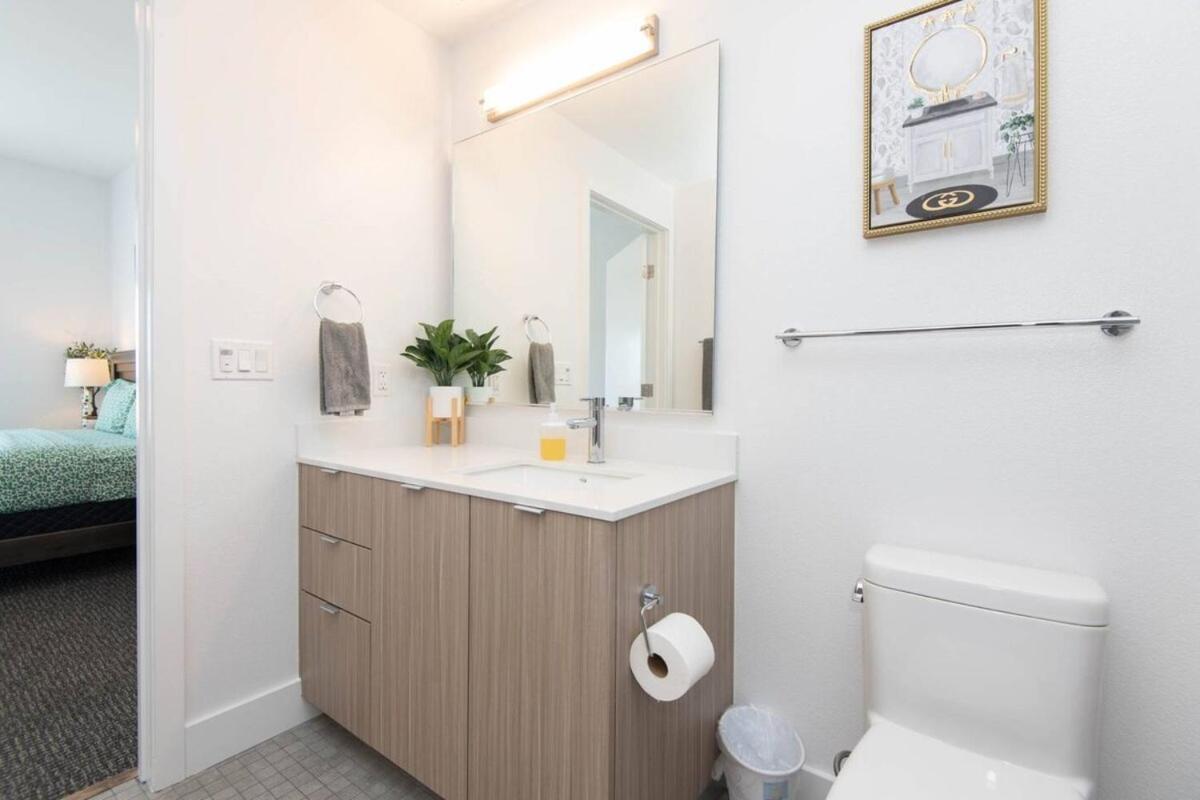 Luxury 2 Bedroom Penthouse With Stunning Views Venice & Marina Del Rey