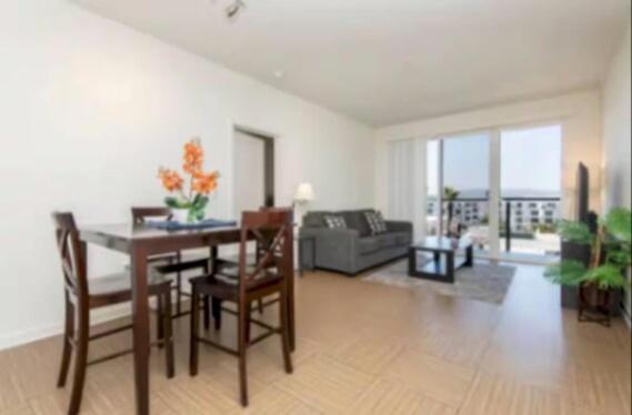 Stunning 2br Penthouse Patio & View Venice Mdr Apartment *