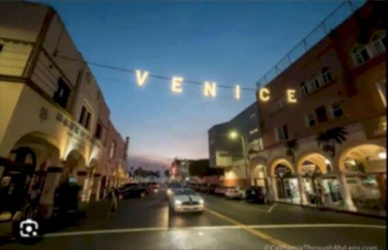 Stunning 2br Penthouse Patio & View Venice Mdr Apartment *