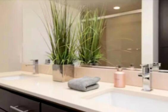 Stunning 2br Penthouse Patio & View Venice Mdr *