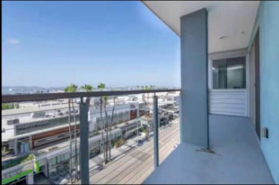 Stunning 2br Penthouse Patio & View Venice Mdr Los Angeles