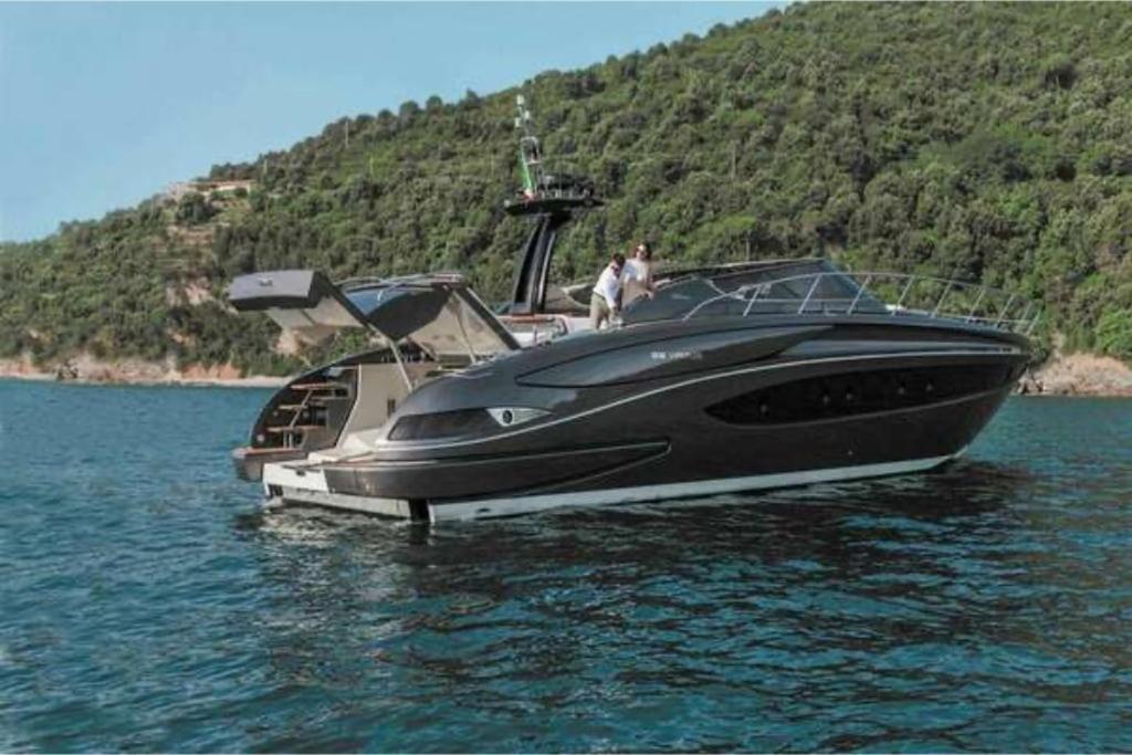 Holiday home Riva Virtus 65 Yacht Trip W Captain Overnight 2812 *