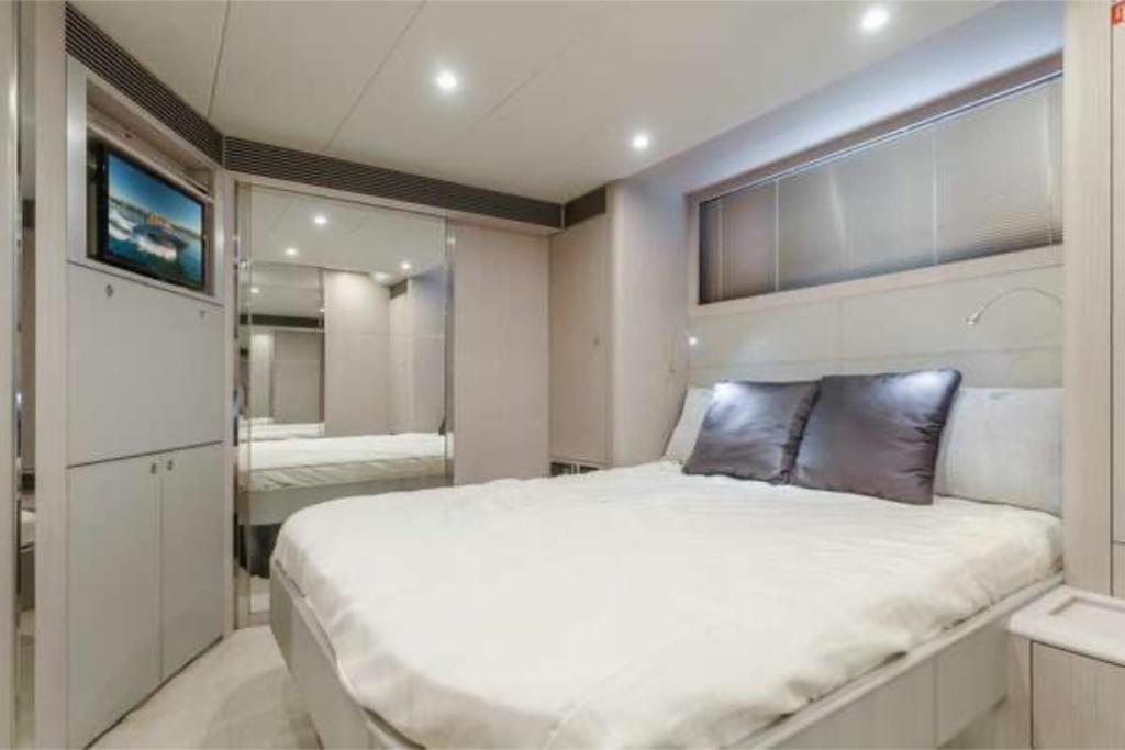 Riva Virtus 65 Yacht Trip W Captain Overnight 2812 *