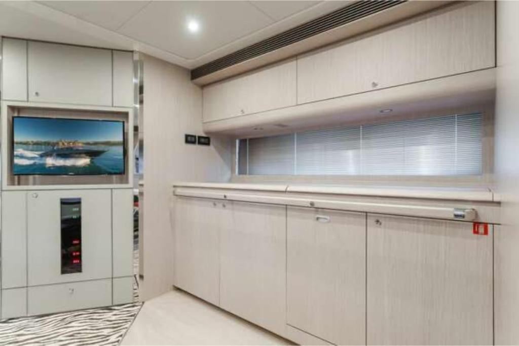 Riva Virtus 65 Yacht Trip W Captain Overnight 2812 *