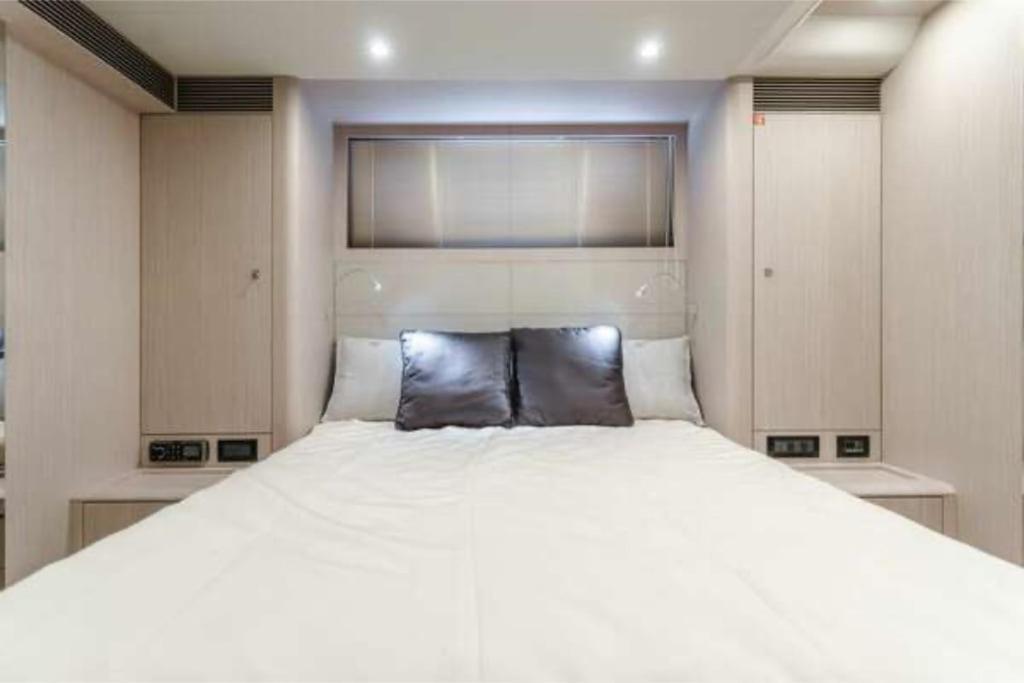 Riva Virtus 65 Yacht Trip W Captain Overnight 2812 Holiday home Los Angeles