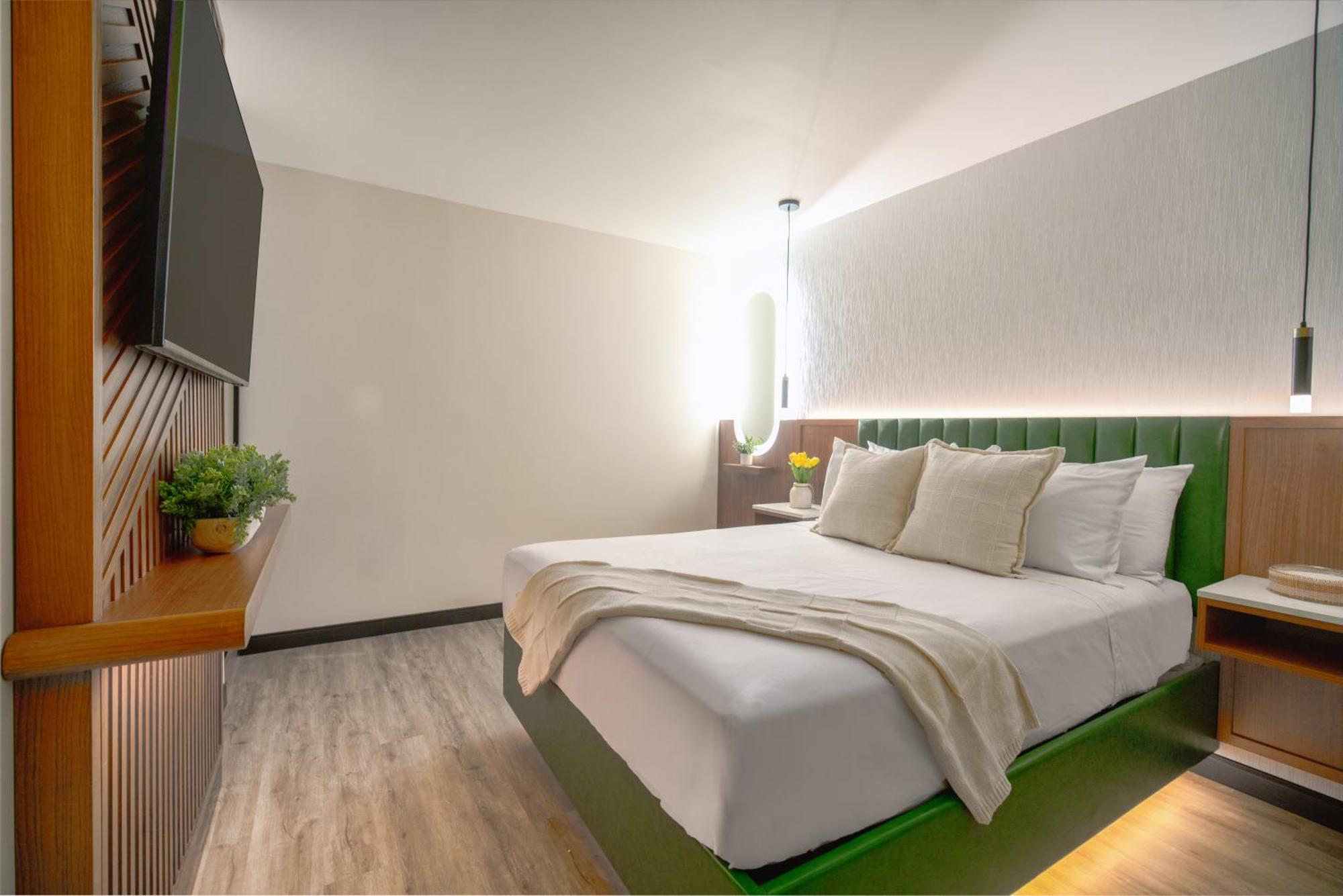 Lyfe & By Aga- North Hollywood Universal 3* Los Angeles