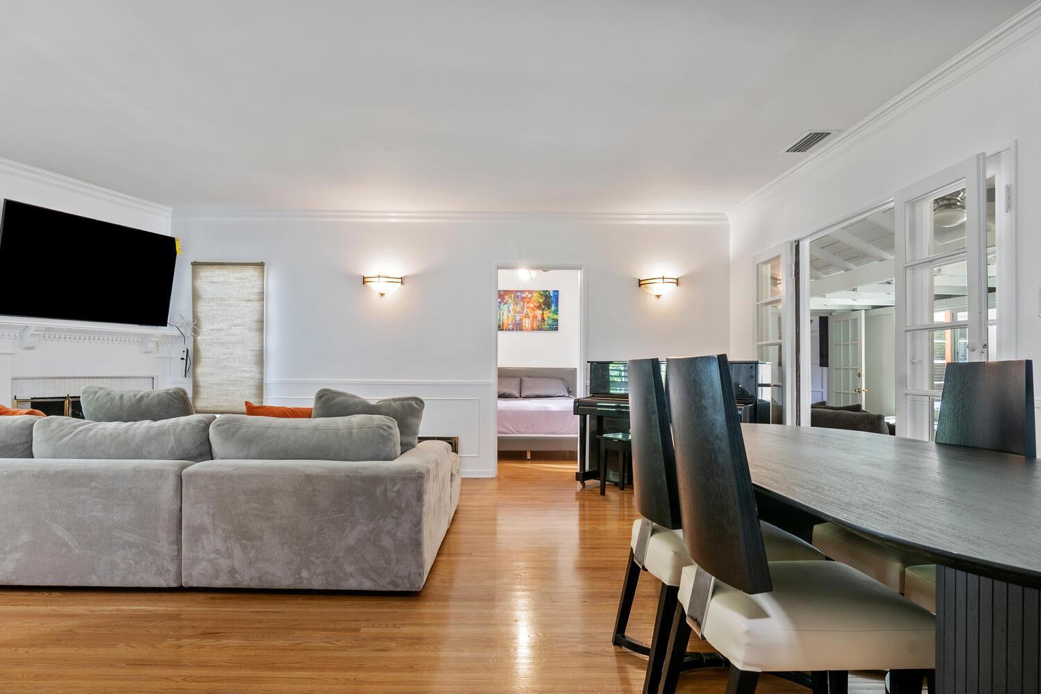 Villa Luxury Piano In Near Universal & Hollywood For 8