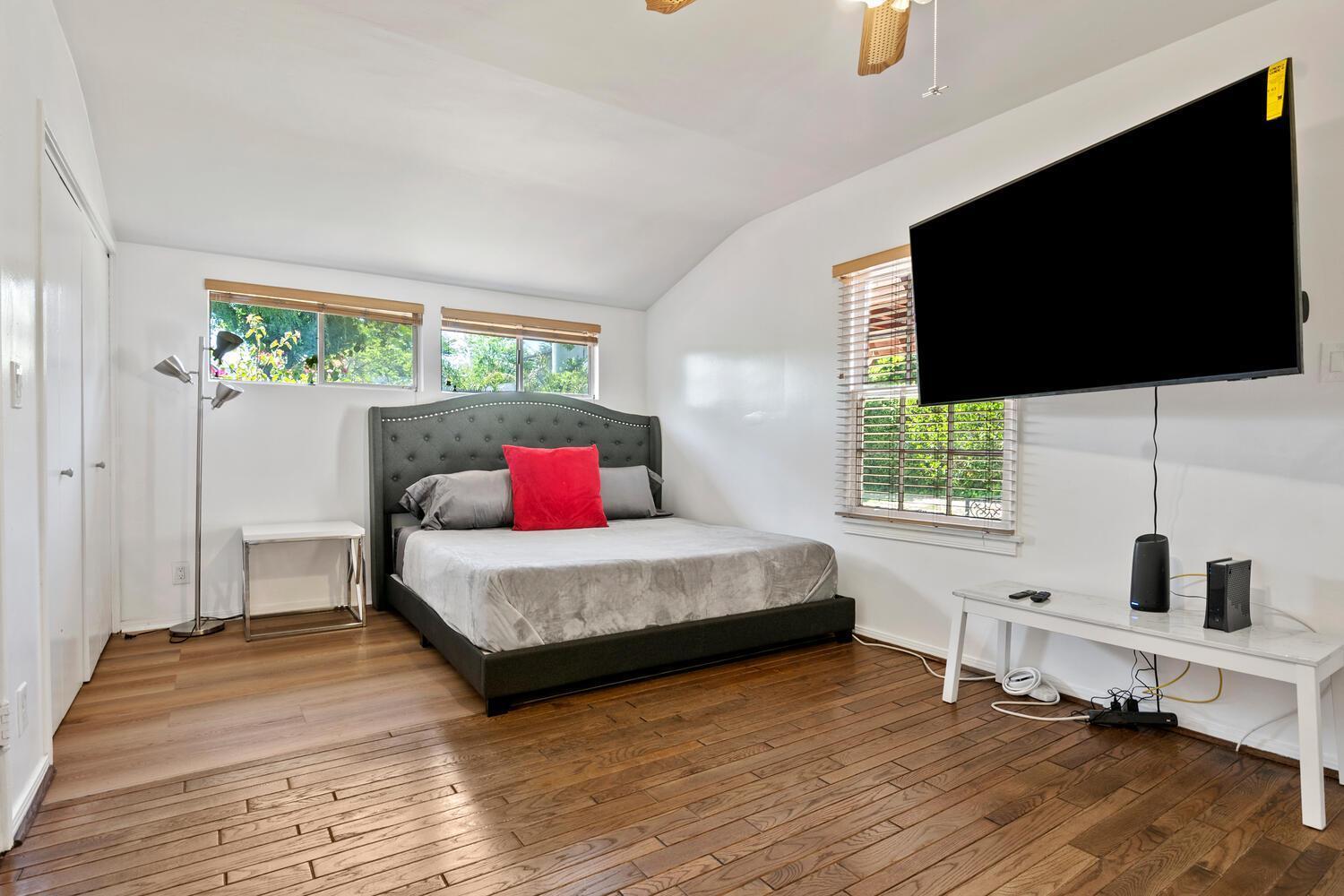 Luxury Piano In Near Universal & Hollywood For 8