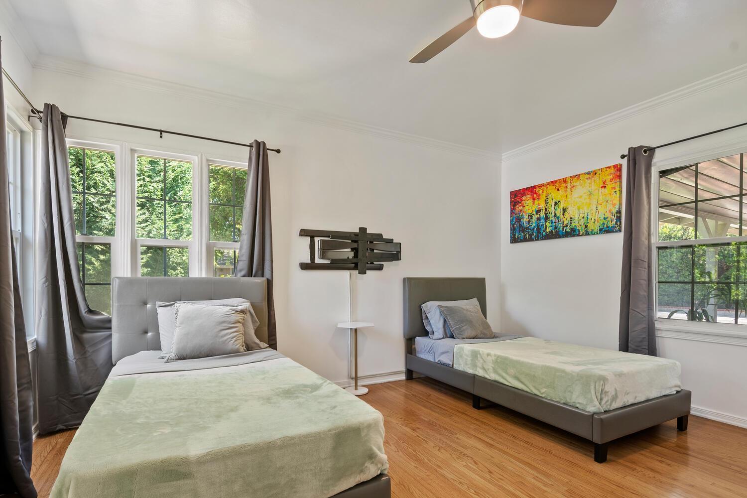 Luxury Piano In Near Universal & Hollywood For 8 Villa Los Angeles